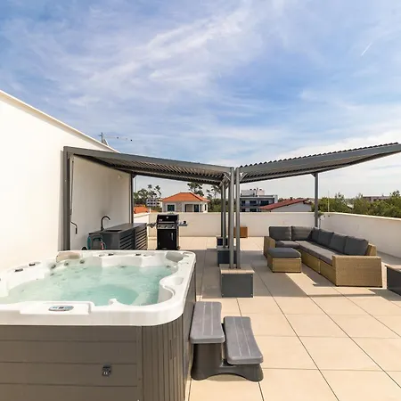 Aqua Blue By Belmont Realty Apartment