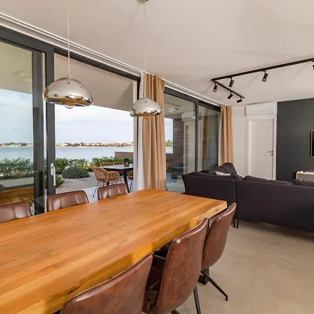 Aqua Blue By Belmont Realty Apartment