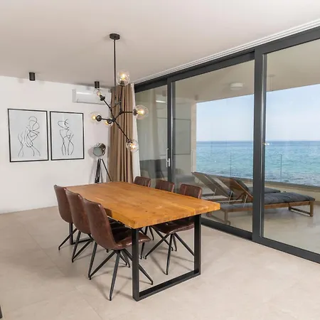 Aqua Blue By Belmont Realty Apartment *