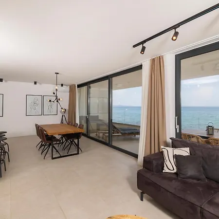 Apartment Aqua Blue By Belmont Realty *