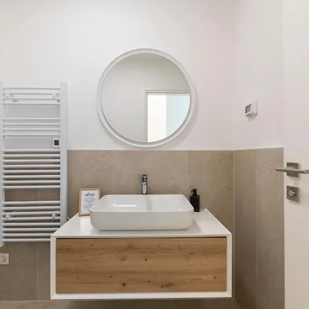 Aqua Blue By Belmont Realty Apartment