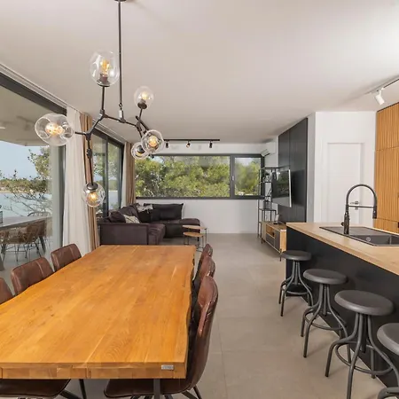 Apartment Aqua Blue By Belmont Realty *