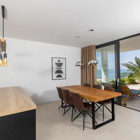 Apartment Aqua Blue By Belmont Realty *