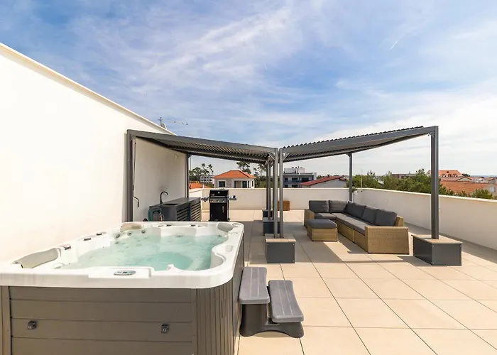 Aqua Blue By Belmont Realty Apartman